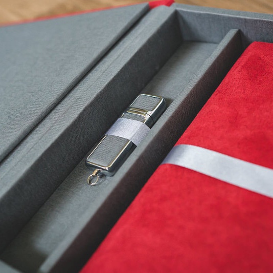 Wedding album cover materials and finish close-up
