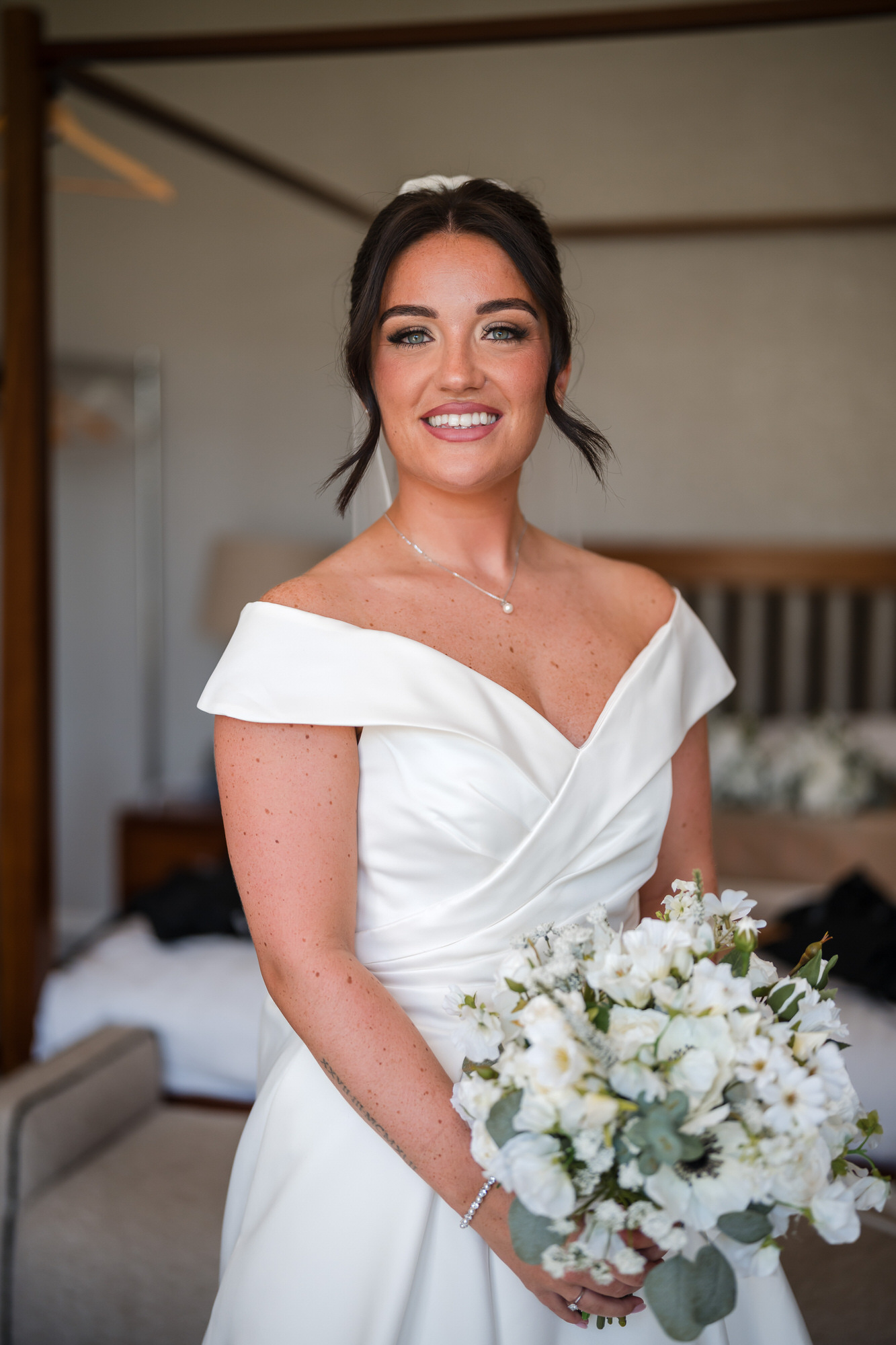 Amy's bridesmaids reacting during the bridal reveal