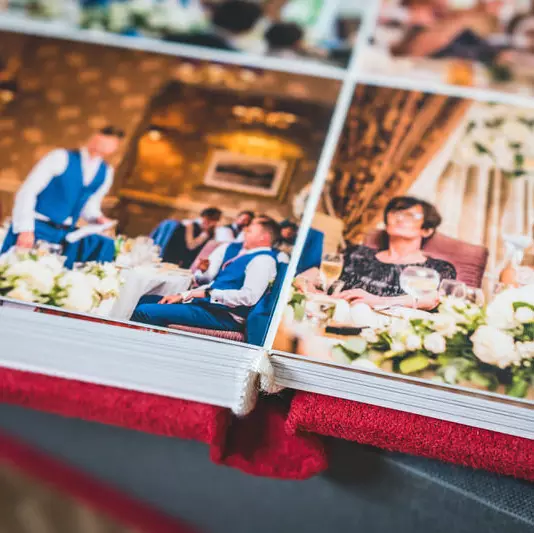 Lay-flat wedding album pages and print detail