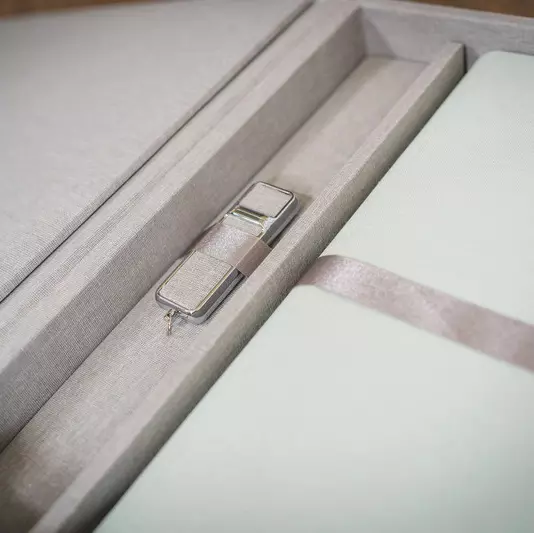 Wedding album and box set styling