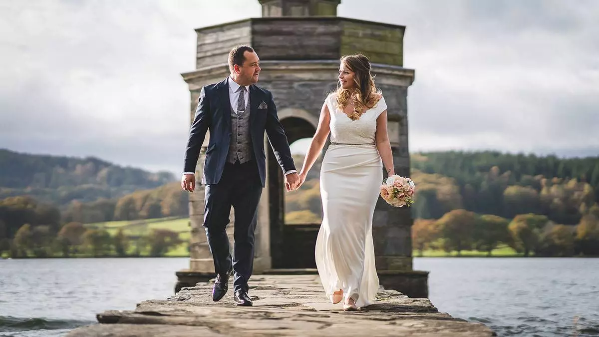 Storrs Hall Hotel elopement wedding photograph of couple Storrs Hall Hotel elopement wedding photograph of couple
