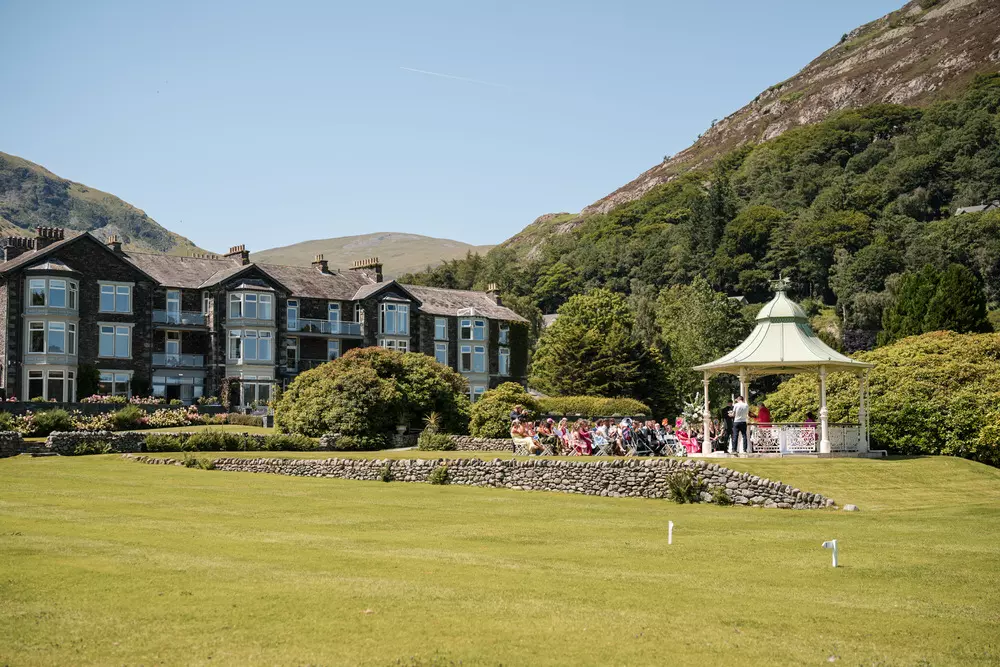 Outdoor wedding ceremony scene at Inn on the Lake