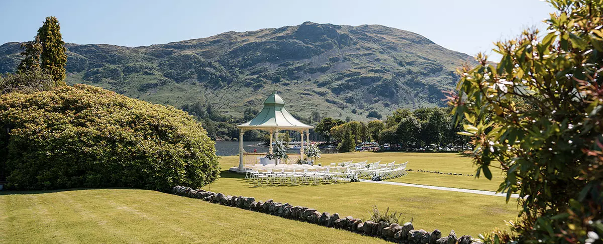Relaxed Lake District wedding photography by Chris Freer